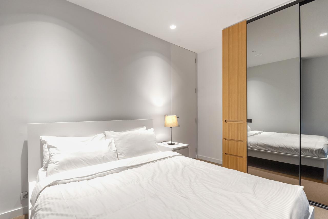 Light Tower Apartment Melbourne Exterior photo